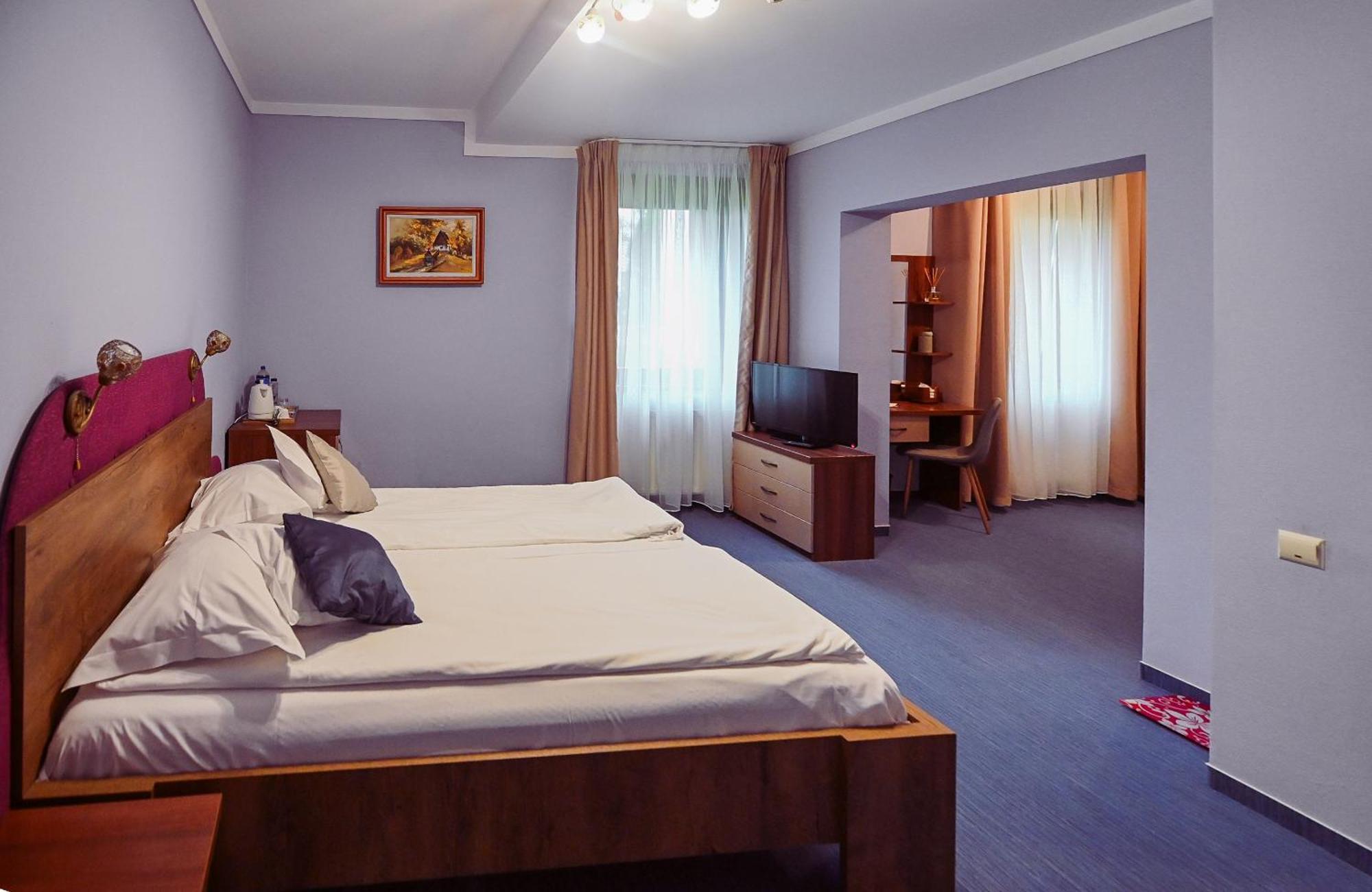 Hotel Conacul Domnesc Scheia Exteriér fotografie